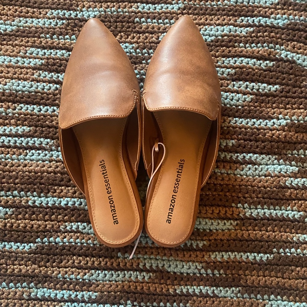Amazon Essentials pointy toe mule flats size 5.5
